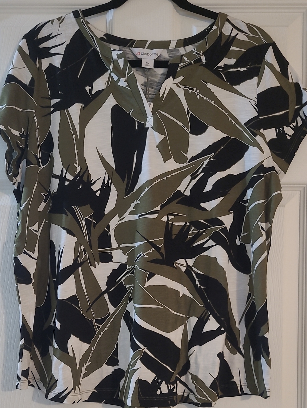 Liz Claiborne Olive, Black & White Tropical Print Short Sleeve Top
